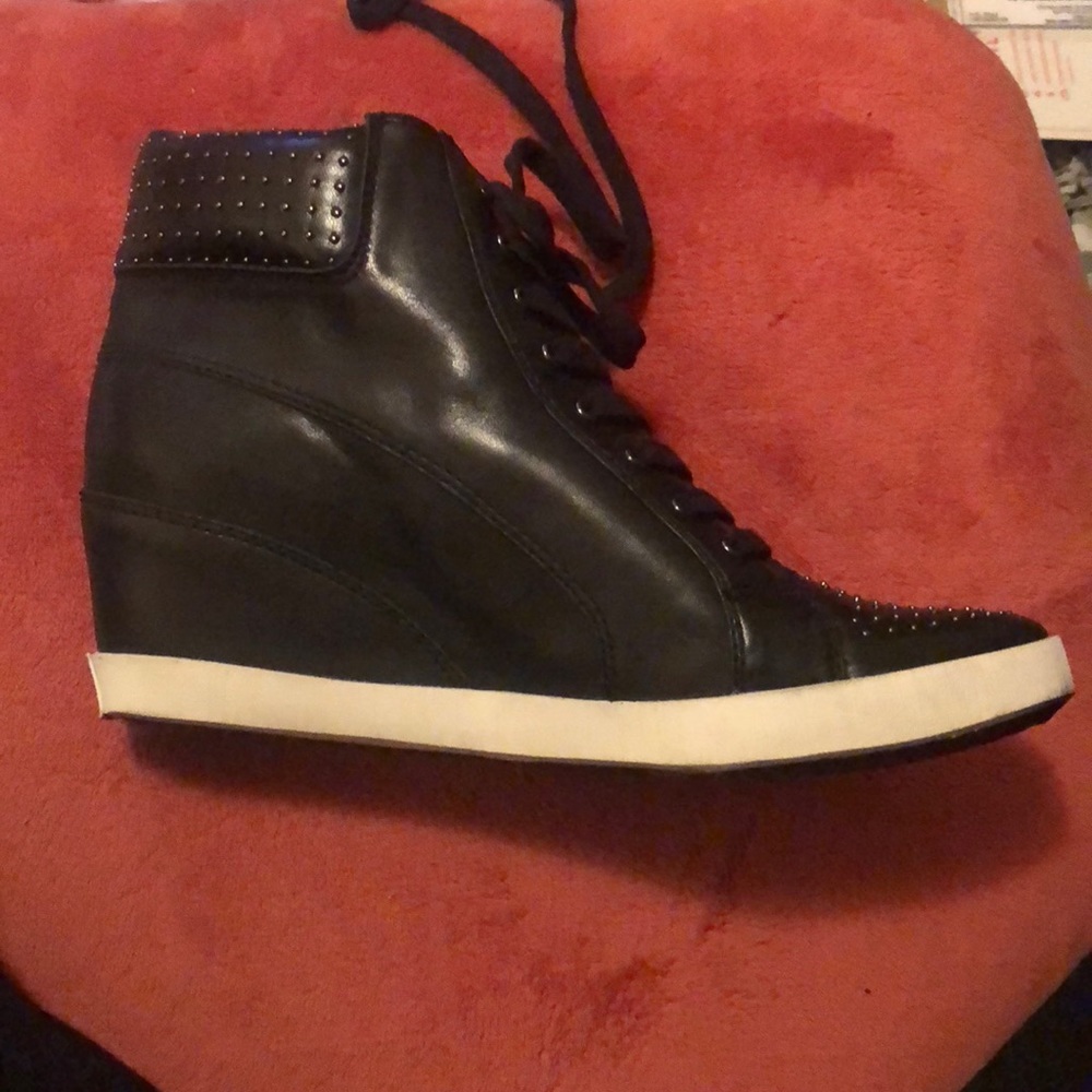Wedged sneakers